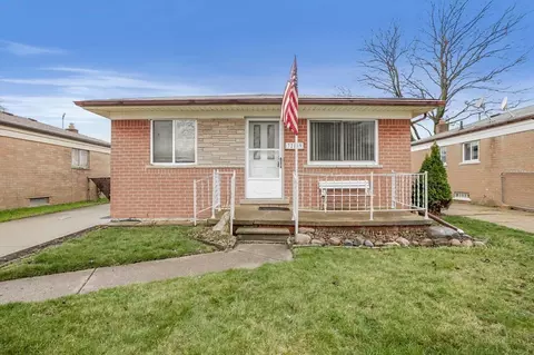 32189 Ruehle Ave, Warren, MI 48093