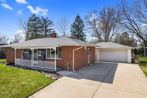 1200 State Rd, Fenton, MI 48430