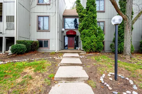9663 Bayview Dr #211, Ypsilanti, MI 48197