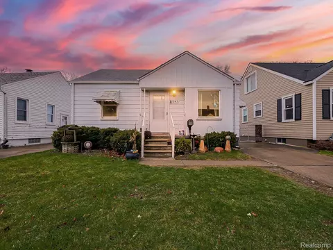 1043 Mill St, Lincoln Park, MI 48146