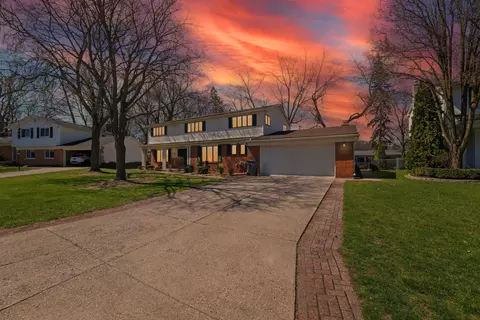 37263 Woodside Ln, Clinton Township, MI 48036
