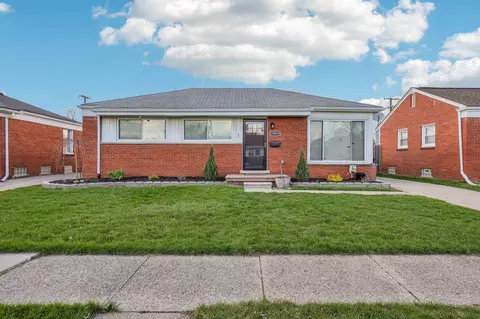 19819 Sherry St, Saint Clair Shores, MI 48081