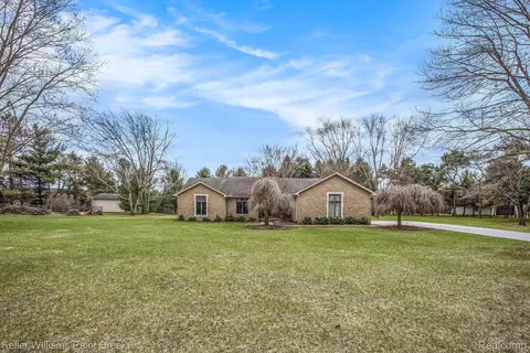 1720 Glen Meadow Ln, Addison, MI 48367
