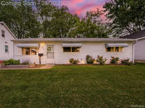 45 E George Ave, Hazel Park, MI 48030