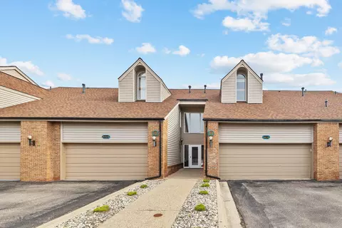 3422 Adams Shore Dr #B, Waterford, MI 48329