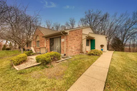 400 Spring Brooke Dr, Brighton, MI 48116