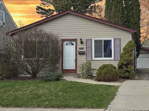 25811 Groveland St, Roseville, MI 48066