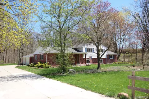 64050 Limerick Ln, Washington, MI 48095