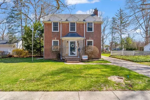 9806 Berwick St, Livonia, MI 48150
