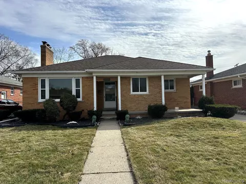 23800 Wilmot Ave, Eastpointe, MI 48021