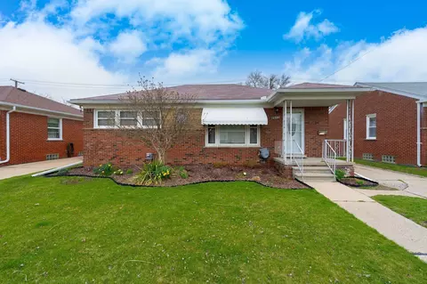 20217 Gaukler St, Saint Clair Shores, MI 48080
