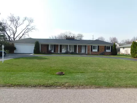 1190 Torpey Dr, Troy, MI 48083