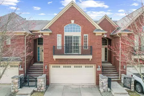 16988 Kensington Dr, Macomb, MI 48044