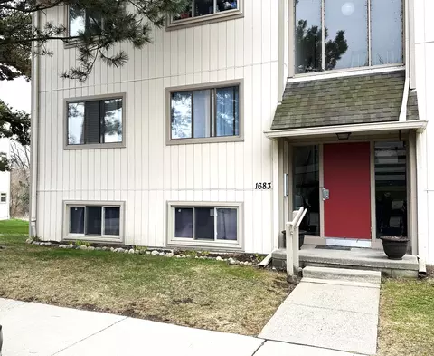 168 Riverside Dr #3, Rochester Hills, MI 48309