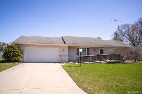 5071 Joy Dr, Swartz Creek, MI 48473