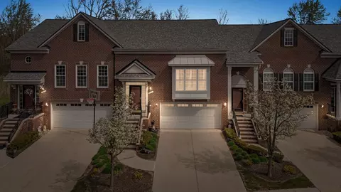 871 Sandalwood Dr, Troy, MI 48085