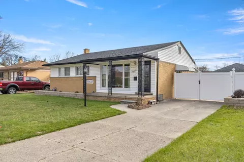 32683 James St, Garden City, MI 48135
