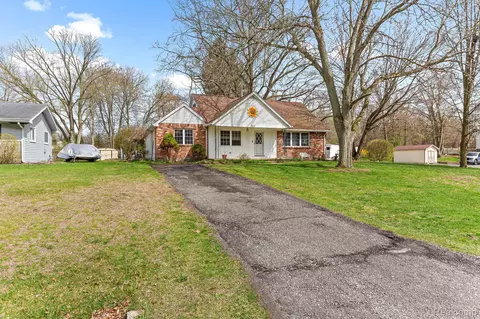 8528 Keitha Dr, Bedford, MI 48144