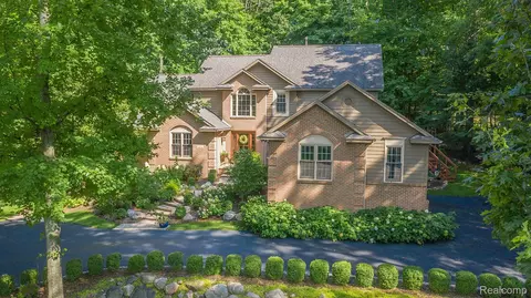 9131 Morning Mist Crt Ct, Independence, MI 48348
