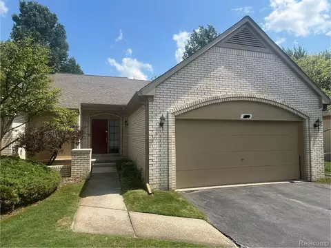7355 Sherwood Crk, West Bloomfield, MI 48322