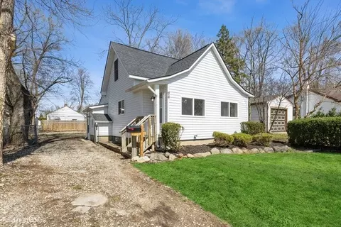 94 W Beverly Ave, Pontiac, MI 48340