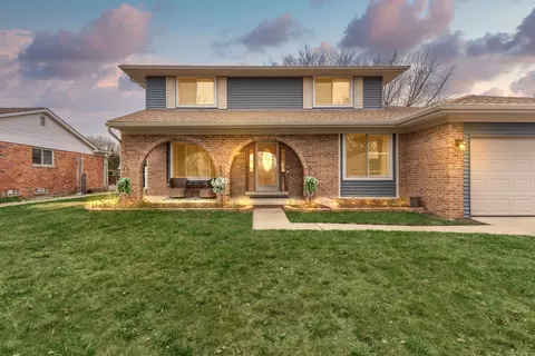 38717 Stacey Crt Ct, Livonia, MI 48154