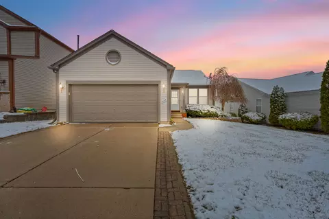 1575 Pebble Beach Dr, Pontiac, MI 48340