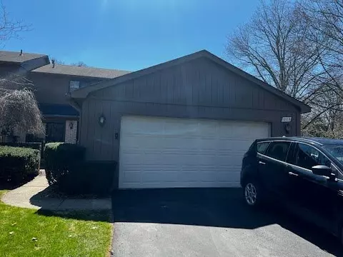 1008 Oak Pointe Dr, Waterford, MI 48327