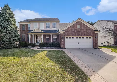 252 Valley Stream Dr, Holly, MI 48442
