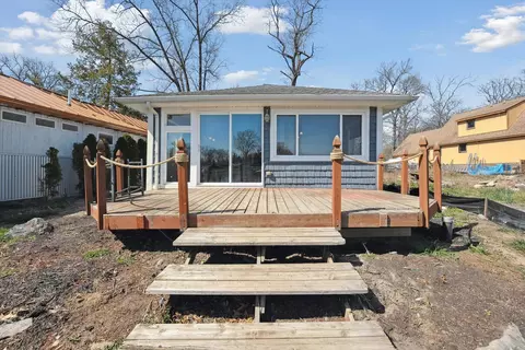 8797 Cooley Beach Dr, White Lake, MI 48386