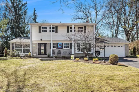26707 Greythorne Trl, Farmington Hills, MI 48334