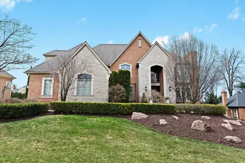 17603 Cranbrook Dr, Northville, MI 48168
