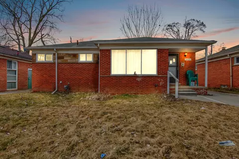 24271 Scotia Rd, Oak Park, MI 48237