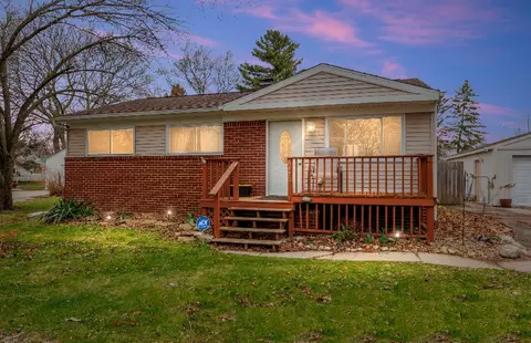 6470 Adamson Dr, Waterford, MI 48329