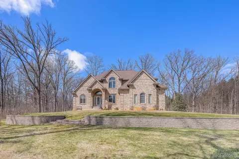 595 Donna Mae, Addison, MI 48367