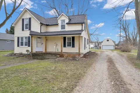 735 N Main St, Almont, MI 48003