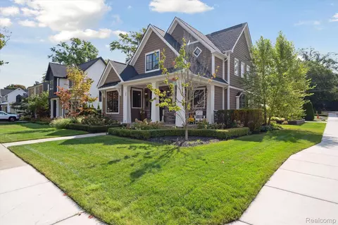 300 Terry Ave, Rochester, MI 48307