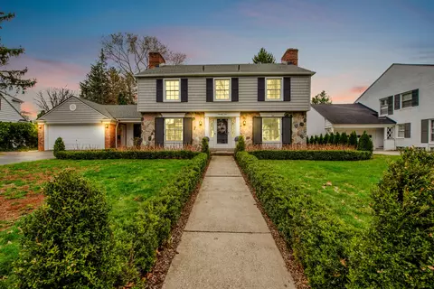 71 Merriweather Rd, Grosse Pointe Farms, MI 48236