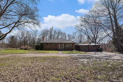 2289 Adams Rd, Oakland, MI 48363