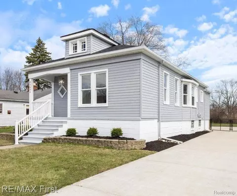 26630 Fernwood St, Roseville, MI 48066