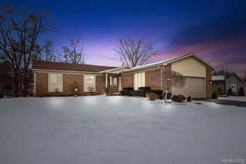 1515 Spruce Dr, Commerce, MI 48390