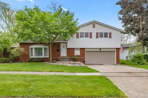 16220 Alpine Dr, Livonia, MI 48154