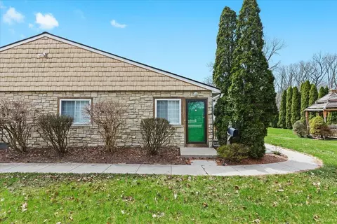002 Terrace Village Dr #16, Taylor, MI 48180
