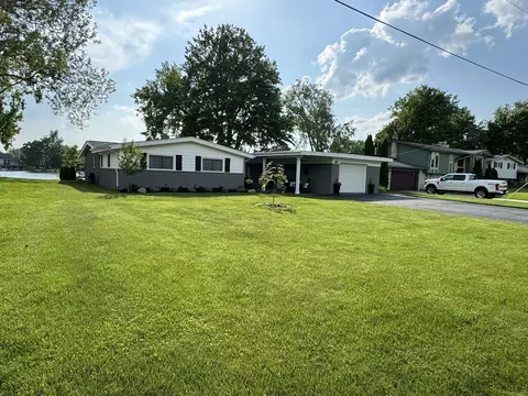 489 Berry Patch Ln, White Lake, MI 48386