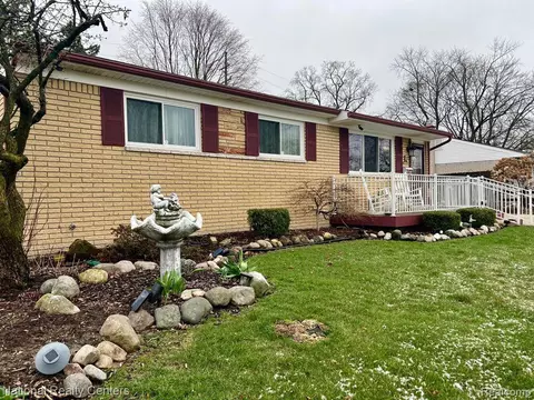 31103 Beechwood St, Garden City, MI 48135