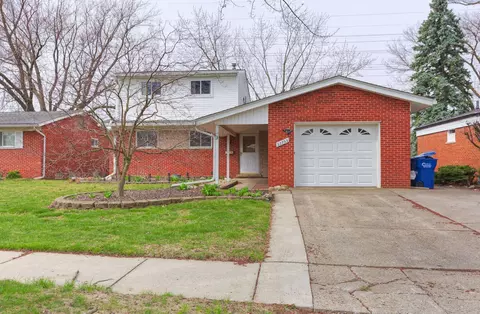 28733 Newport Dr, Warren, MI 48088