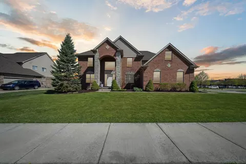54210 Birchwood Dr, Lyon, MI 48178