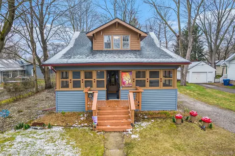 115 Park Ave, Holly, MI 48442