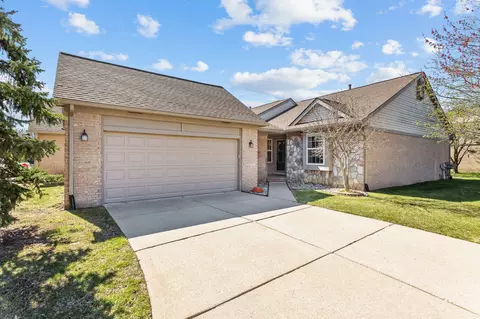 22783 Woodcreek Dr, Taylor, MI 48180
