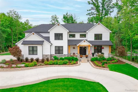 21907 Westcroft Dr, Grosse Ile, MI 48138